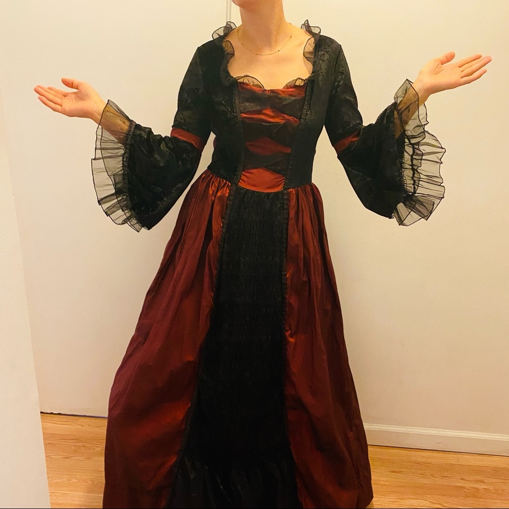 VICTORIAN VAMPIRESS Costume Size Medium 🧛‍♀️